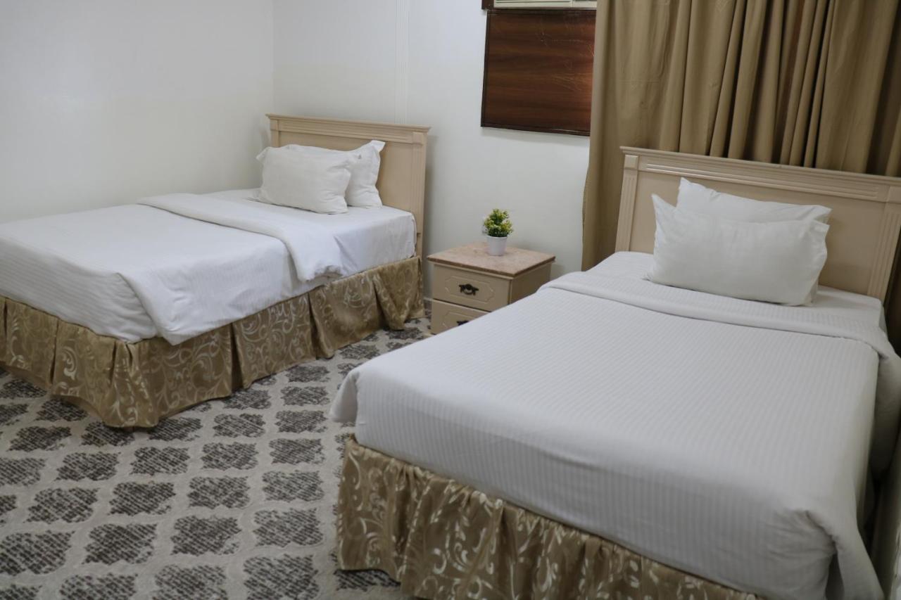 Al Farhan Hotel Suites リヤード エクステリア 写真