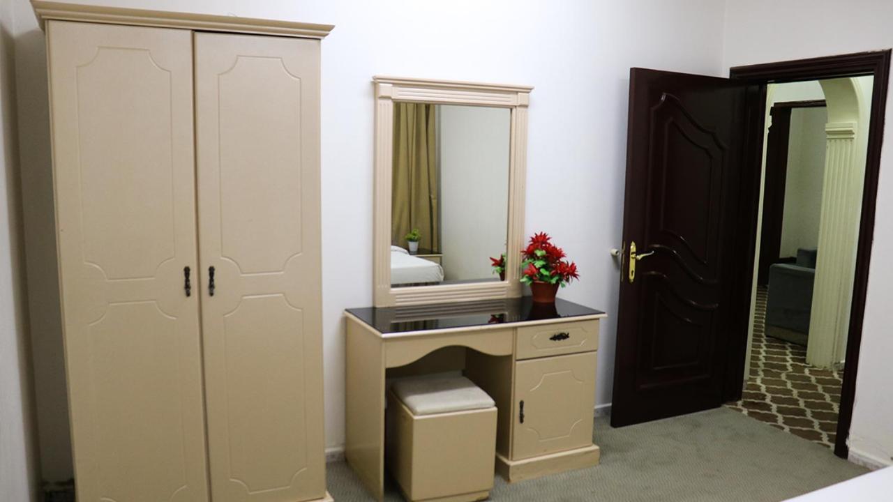 Al Farhan Hotel Suites リヤード エクステリア 写真