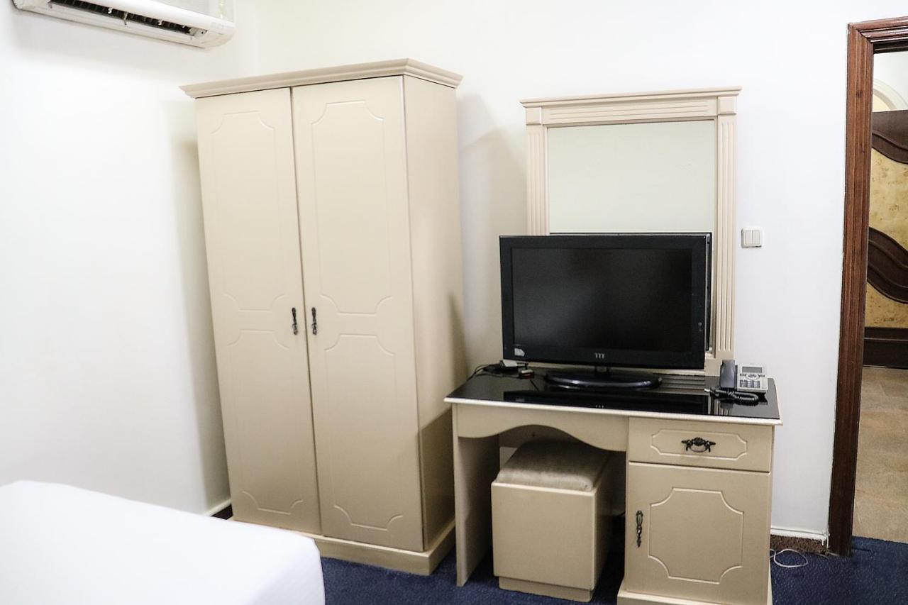Al Farhan Hotel Suites リヤード エクステリア 写真
