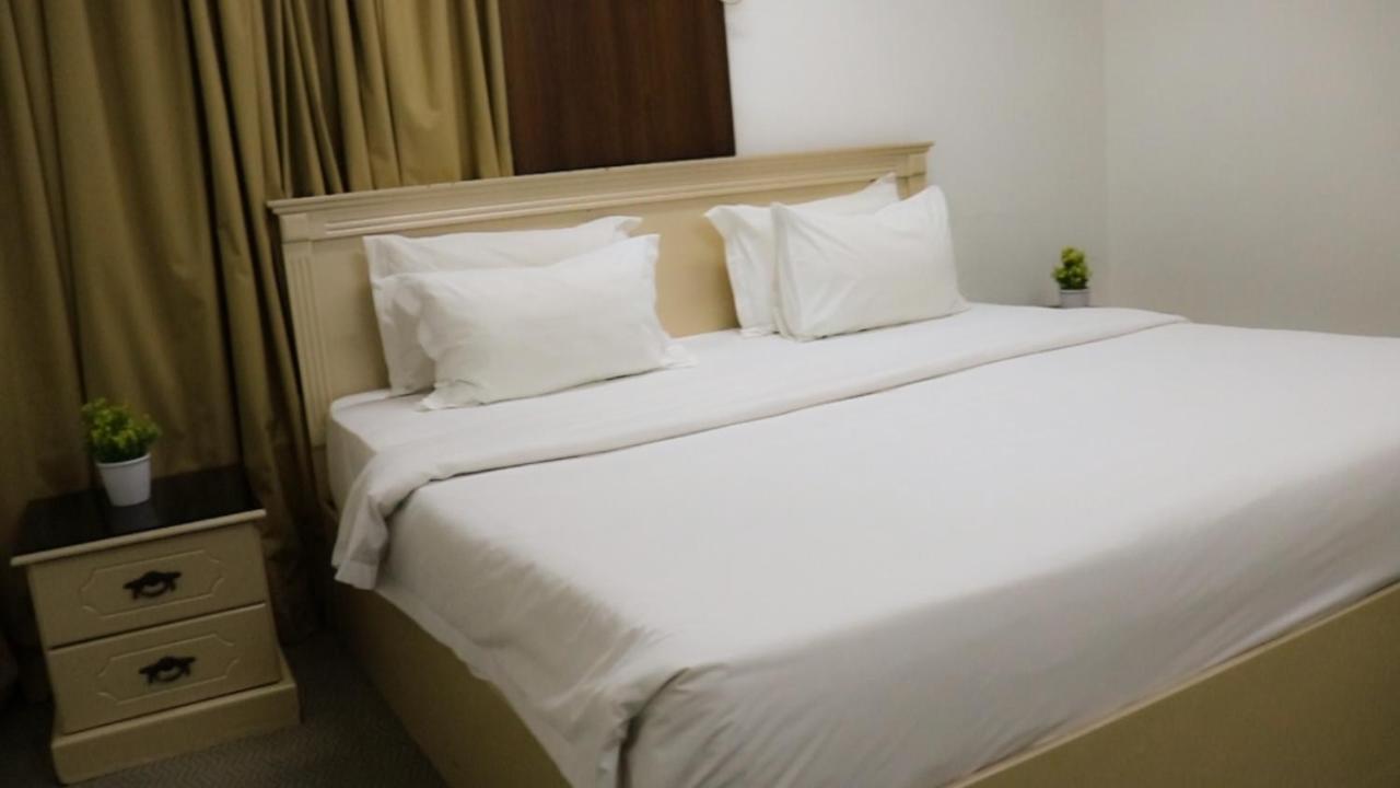Al Farhan Hotel Suites リヤード エクステリア 写真