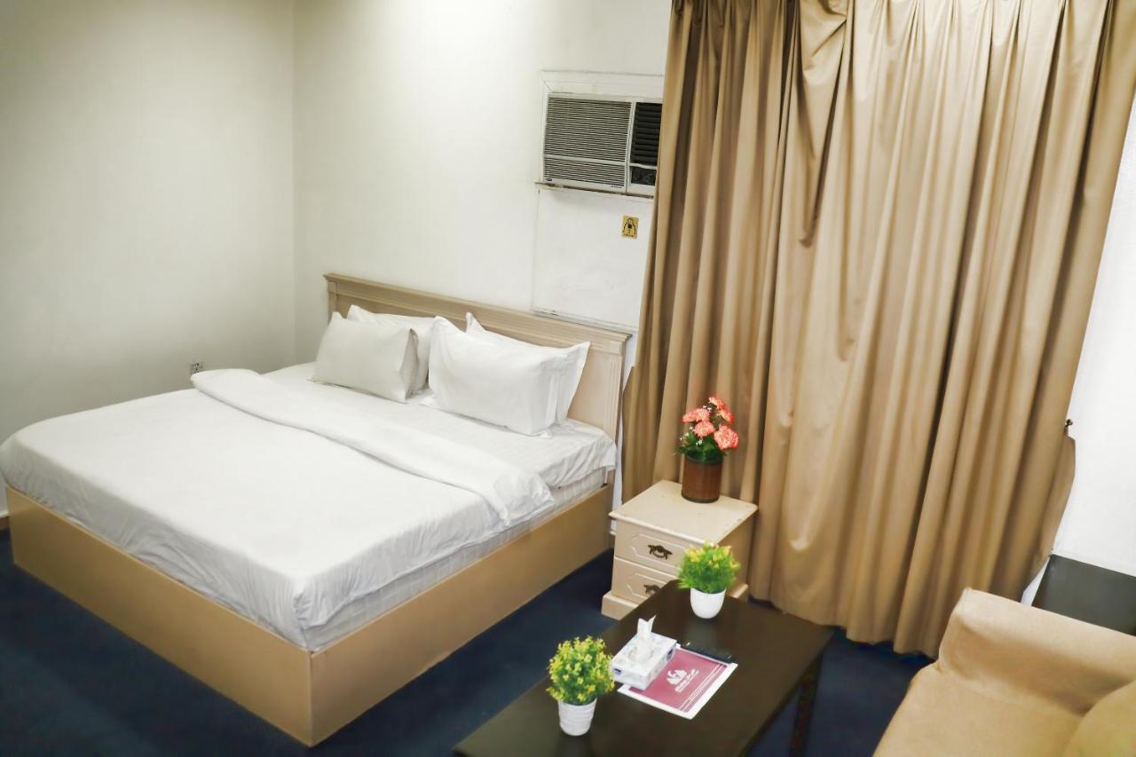 Al Farhan Hotel Suites リヤード エクステリア 写真
