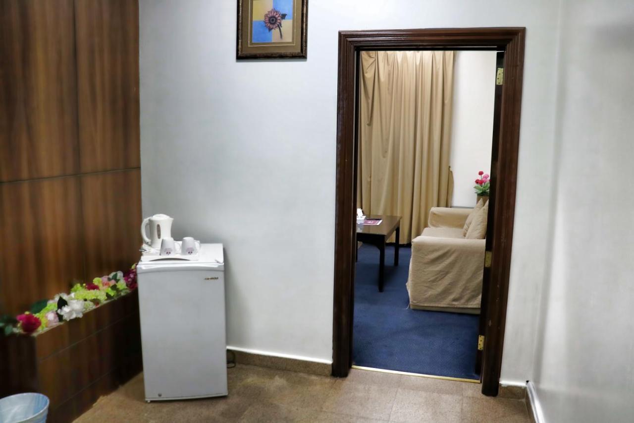 Al Farhan Hotel Suites リヤード エクステリア 写真