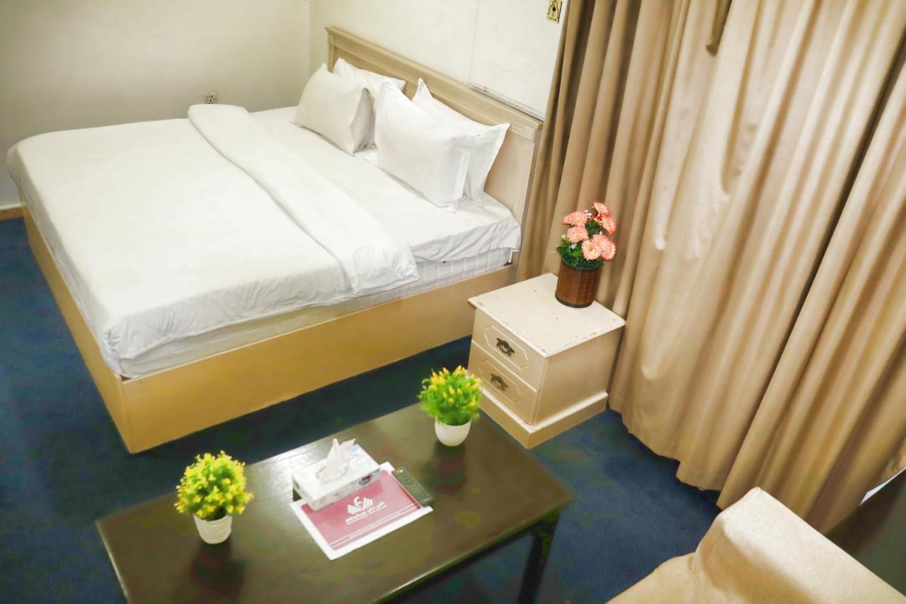 Al Farhan Hotel Suites リヤード エクステリア 写真